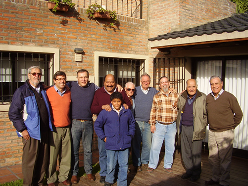 De izq. a der.: Julio Dornel, Rafael Plá, Alejo Umpiérrez, Víctor Larrosa,  Lucio Ferreira, Juan Antonio Varese, Víctor Velázquez, Amauri Cardozo,  Justo Plá Viera y Leandro Larrosa