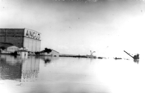 El Frigorífico Anglo bajo agua (Fray Bentos, abril de 1959)