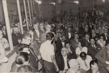 Plano general del interior del Teatro “25 de Mayo”  en el congreso fundacional del 8 de marzo de 1964