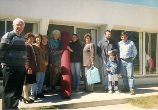 Integrantes de MADER hacen entrega a la Guardería “La Murguita”, de colaboraciones para dicho Centro. Acompañan el socio Juan Ángel Féola y  el periodista Antonio Gutiérrez