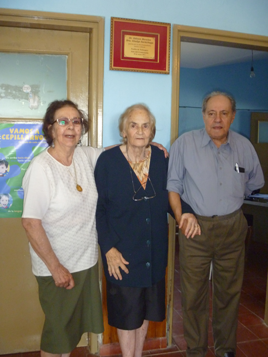 Los doctores y Rosa Correa de Piñeiro en el homenaje que se les tributó en el Centenario de la Villa