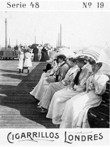 Damas en terraza del Hotel de los  Pocitos