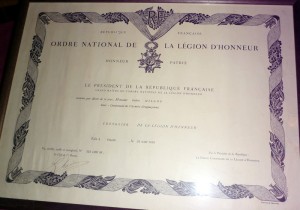 Título de la Condecoración de la Legión de Honor otorgado  por la República de Francia