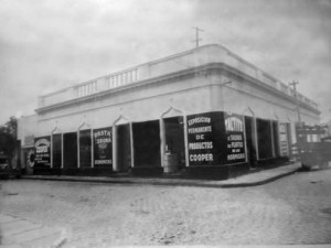 Esquina de las calles que hoy son Treinta y Tres y Rincón